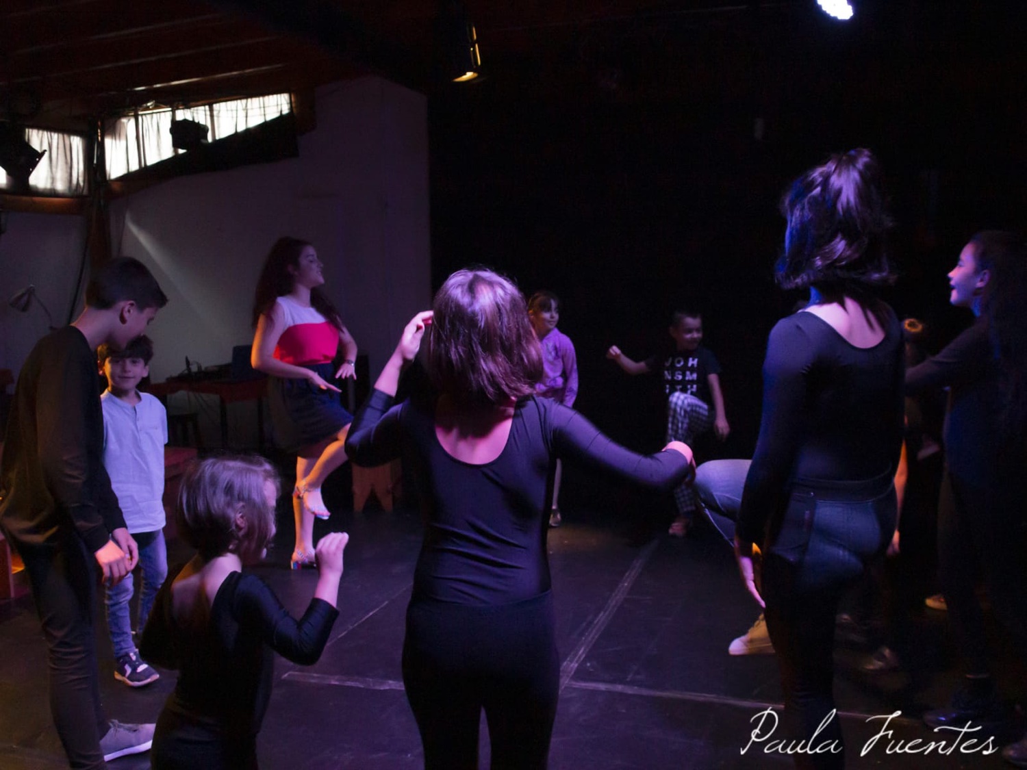 Ejercicio de movimiento en la Escuela de Teatro